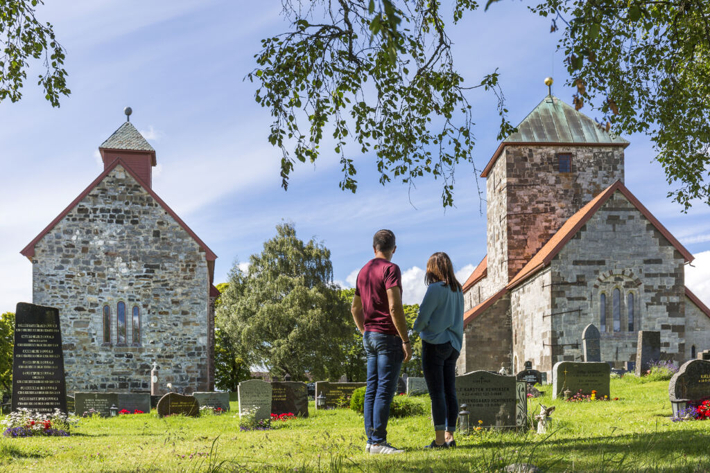 Søsterkirkene - Sommer. Søsterkirkene på Hadeland. Kultur Hadeland, Lygna. Opplevelser Toten og Hadeland. Overnatting Toten. Overnatting Hadeland. 