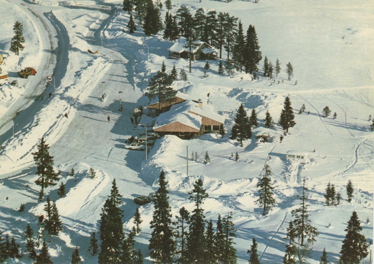 Flyfoto av Lygnasæter vinterstid, ca. 1969